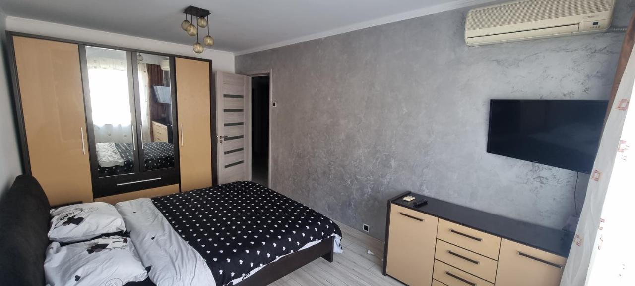 Ilona Apartament 3 Camere Râmnicu Vâlcea Kültér fotó